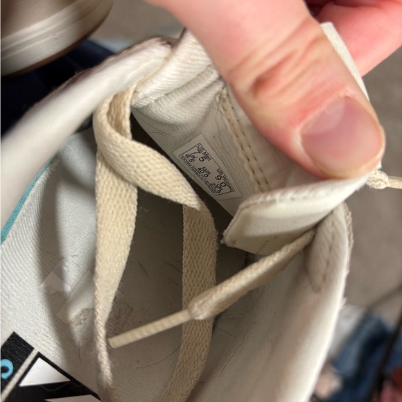 Vans Low-Top Sneaker in White and Beige with Light Blue Accent - Picture 5 of 6